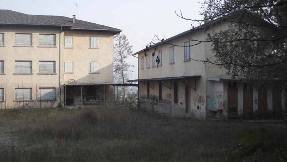 colonia masadori housing patio view